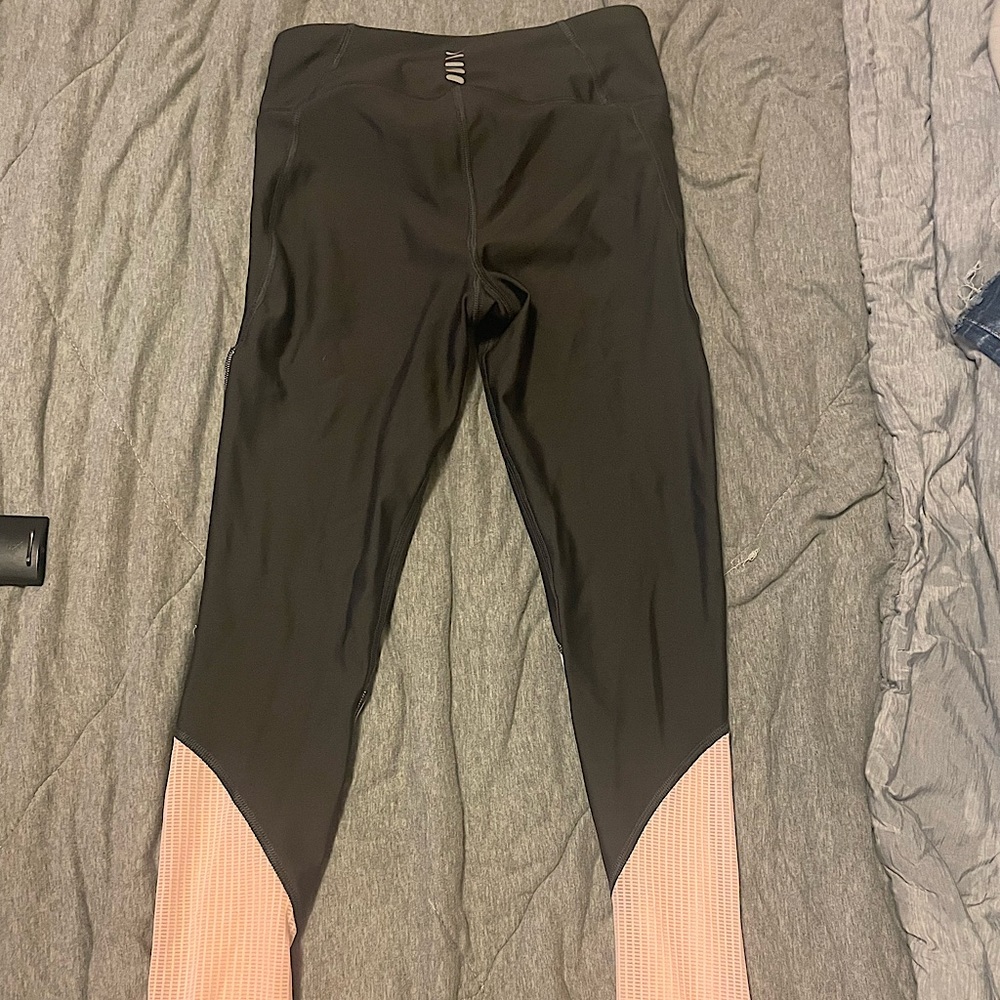 NWOT Under Armour compression leggings size small